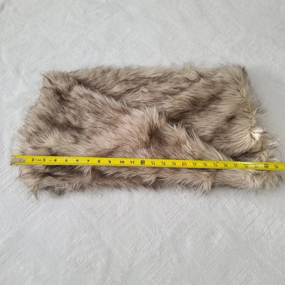 Plush Brown Faux Fur Scarf for Cozy Wraps